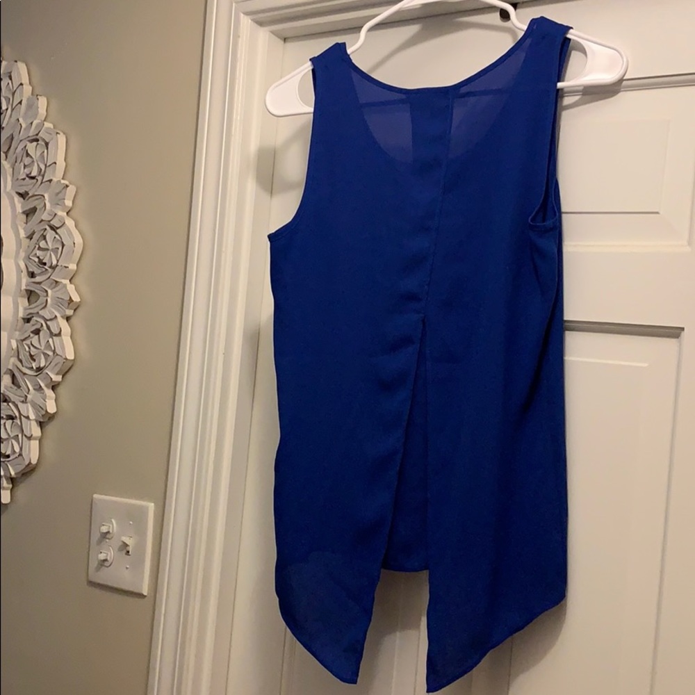 Express Split Back Top - Picture 2 of 3